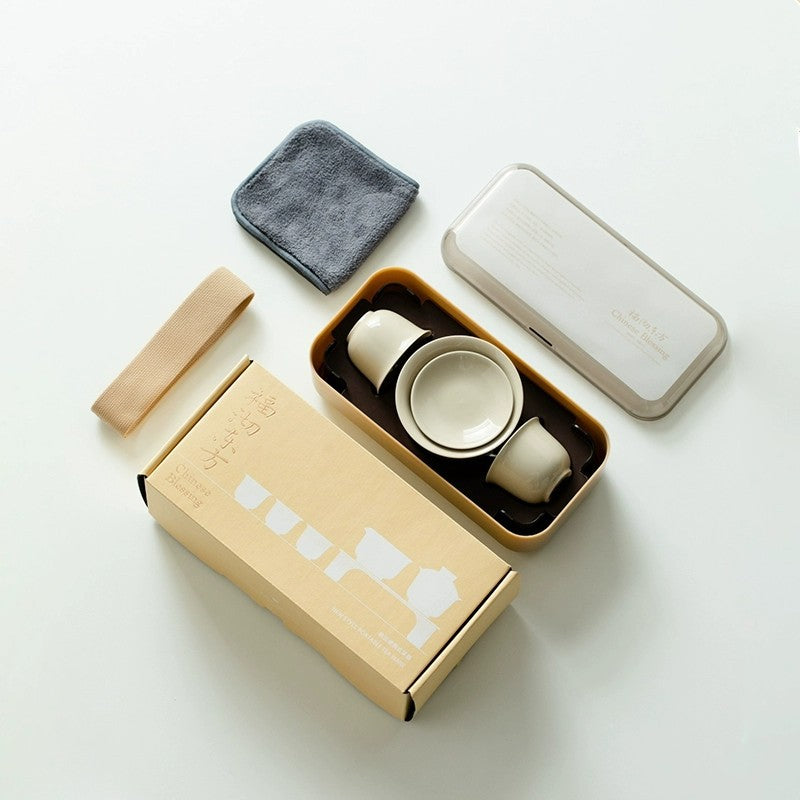 This is a ceramic gaiwan set