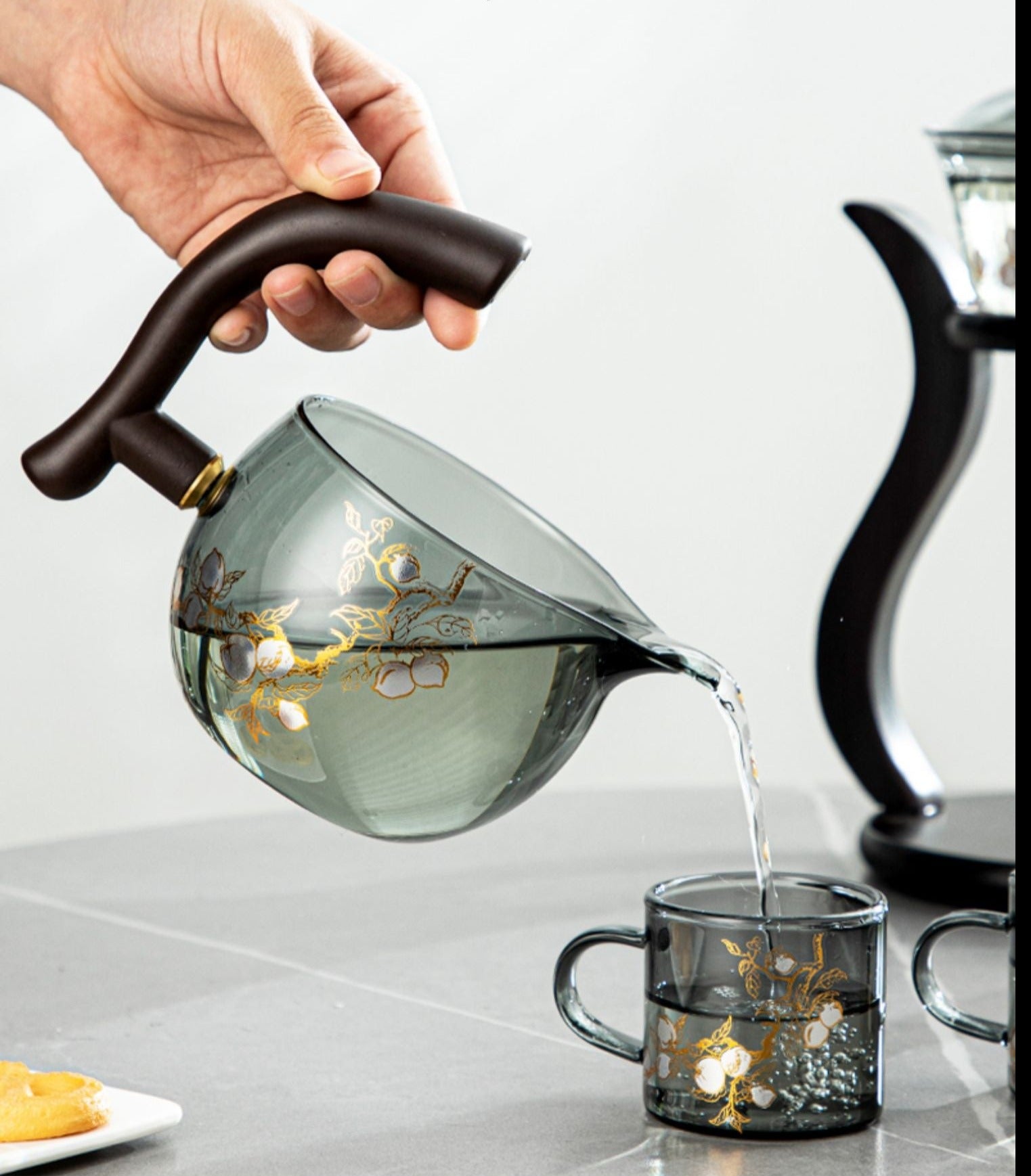 this is an automatic glass teapot