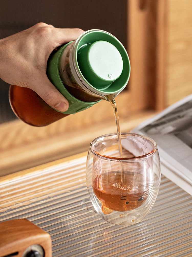 This is a portable glass cold brew teapot bottle