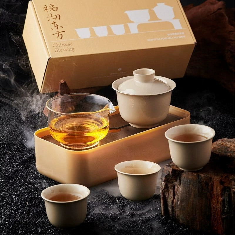 This is a ceramic gaiwan set