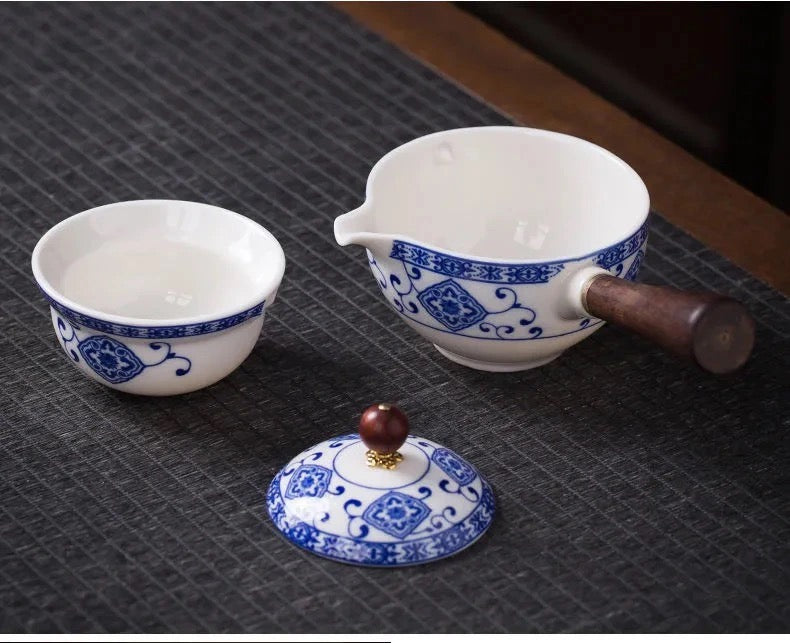 This is a side handle teapot set.this is a 360 rotating ceramic single teapot