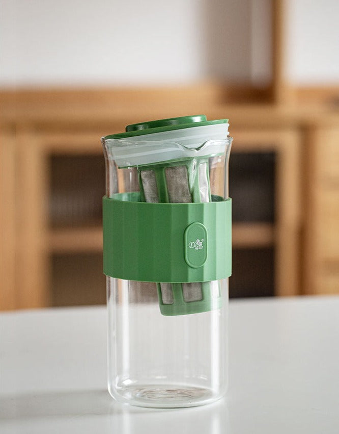 This is a portable glass cold brew teapot bottle