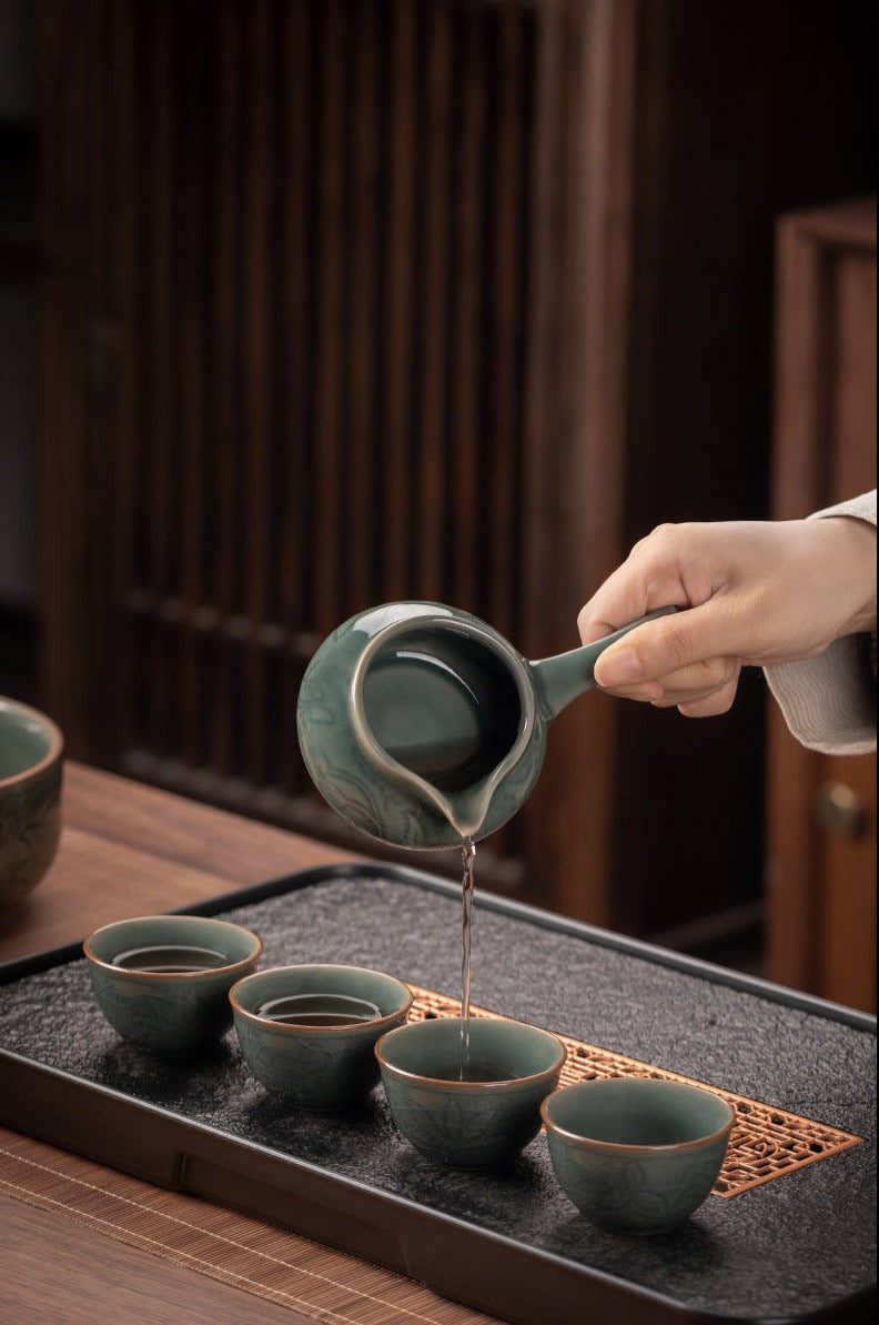 this is an automatic ceramic teapot