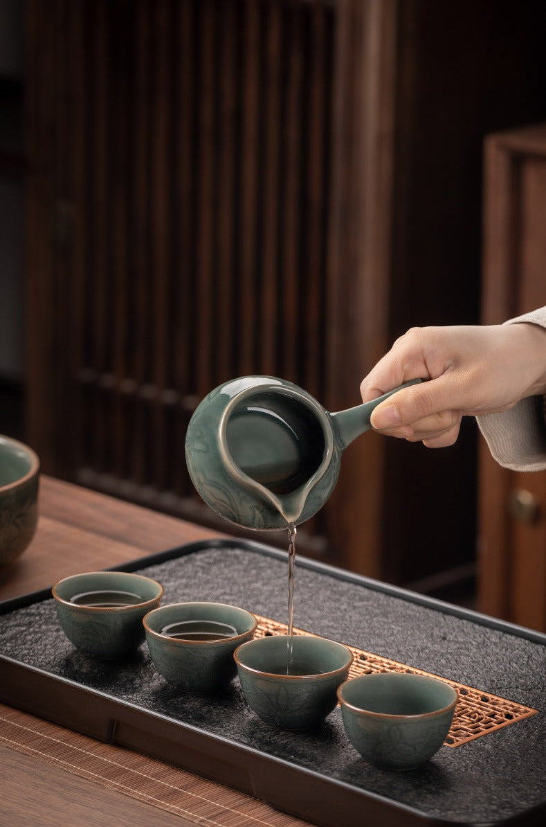 this is an automatic ceramic teapot