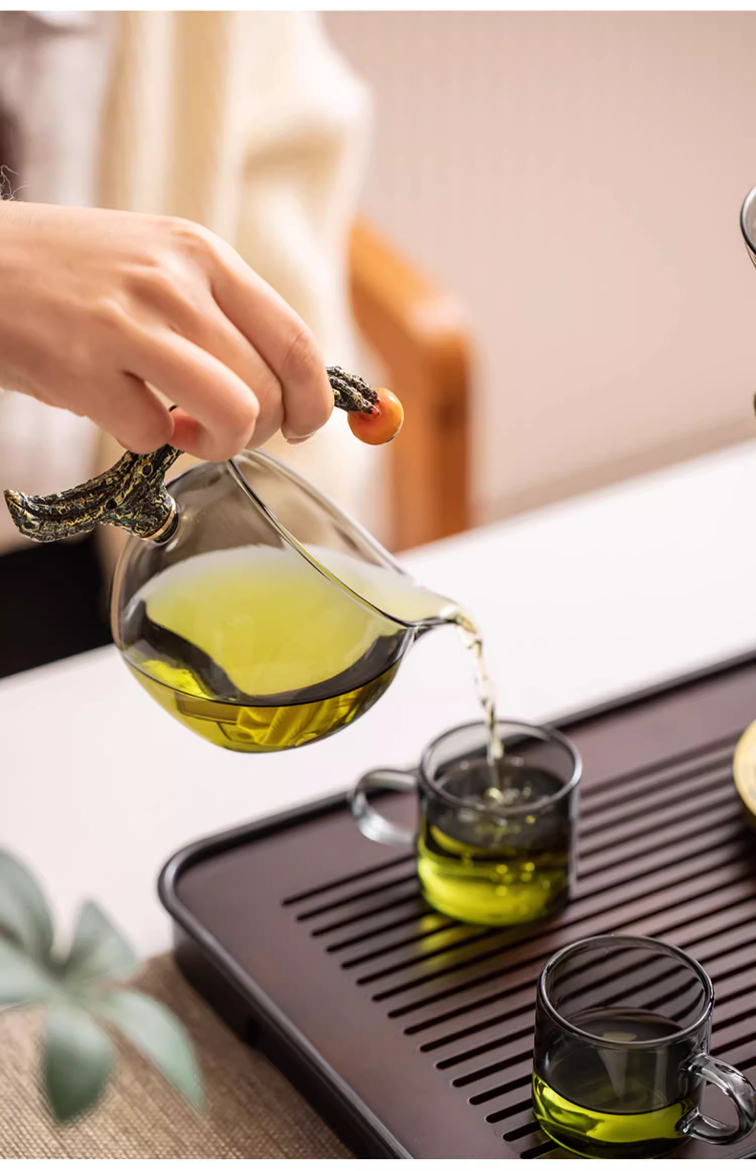 this is an automatic glass teapot