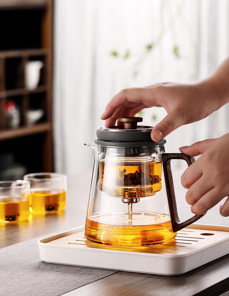 This is high borosilicate glass teapot.this is a magnetic teapot