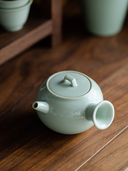 Handmade Green Teapot Artwork Chinese Style Simple Teapot Household Ceramics Teapot Fresh Kung Fu Tea Set