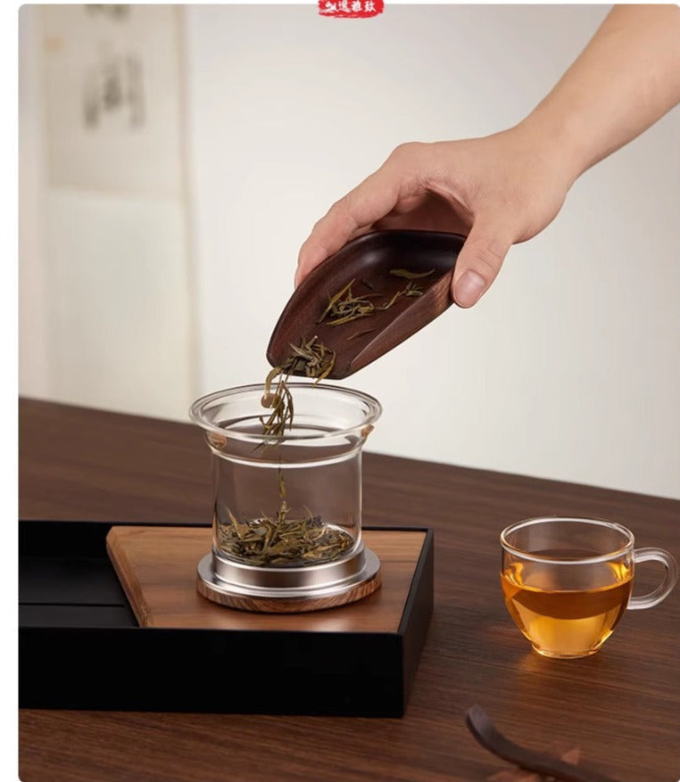 This is high borosilicate glass teapot.this is a magnetic teapot