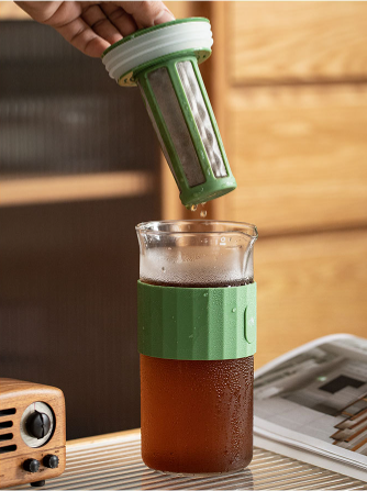 This is a portable glass cold brew teapot bottle