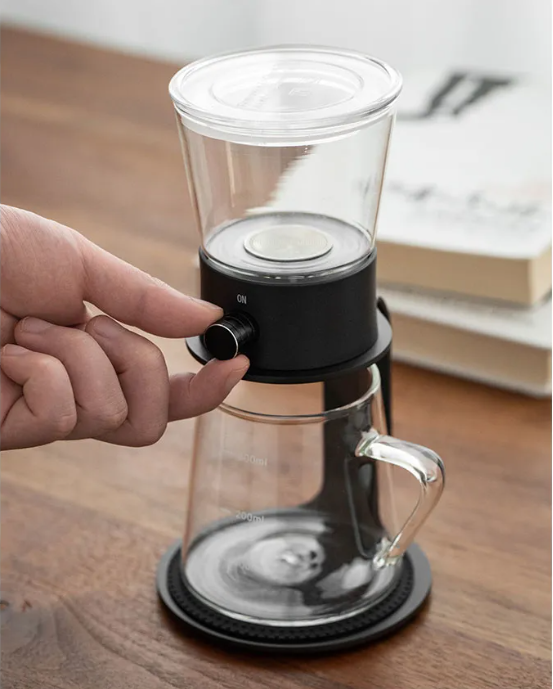 this is an automatic glass teapot.this is an ice drip coffee tea pot