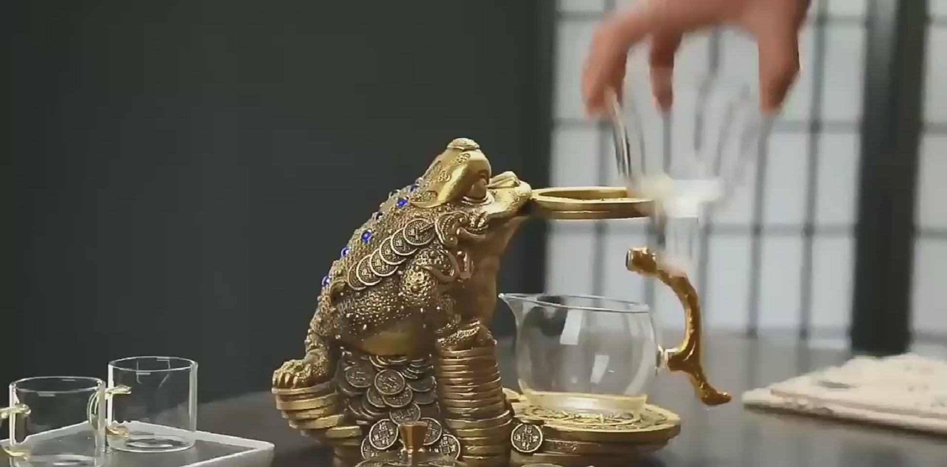 this is an automatic glass teapot