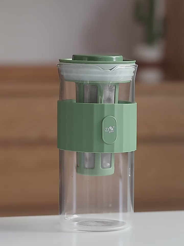 This is a portable glass cold brew teapot bottle