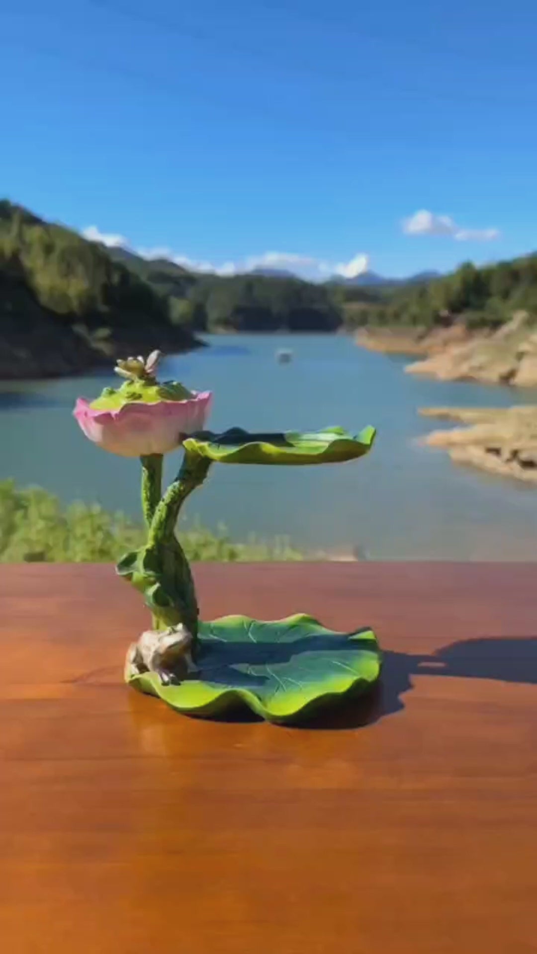 This is a lotus glass teapot. this is a automatic teapot