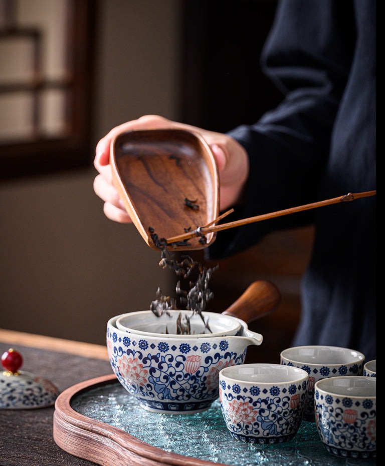 This is a side handle teapot set.this is a 360 rotating ceramic single teapot