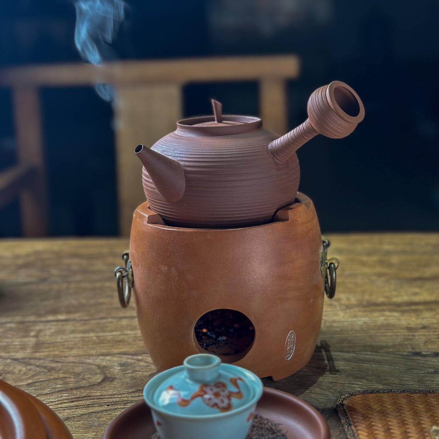 This is a pottery stove. This is a charcoal electric stove