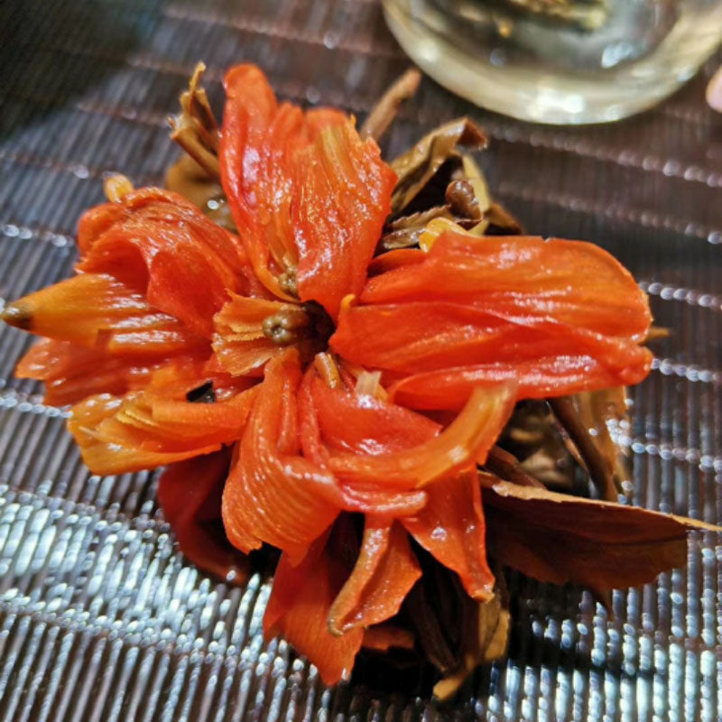 this is Chinese floral tea lily black tea