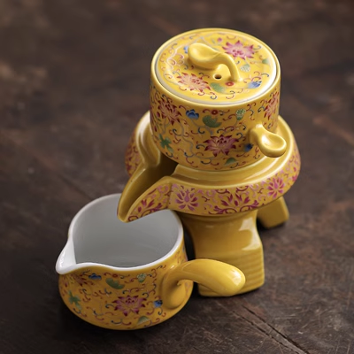 This is an automatic enamel teapot