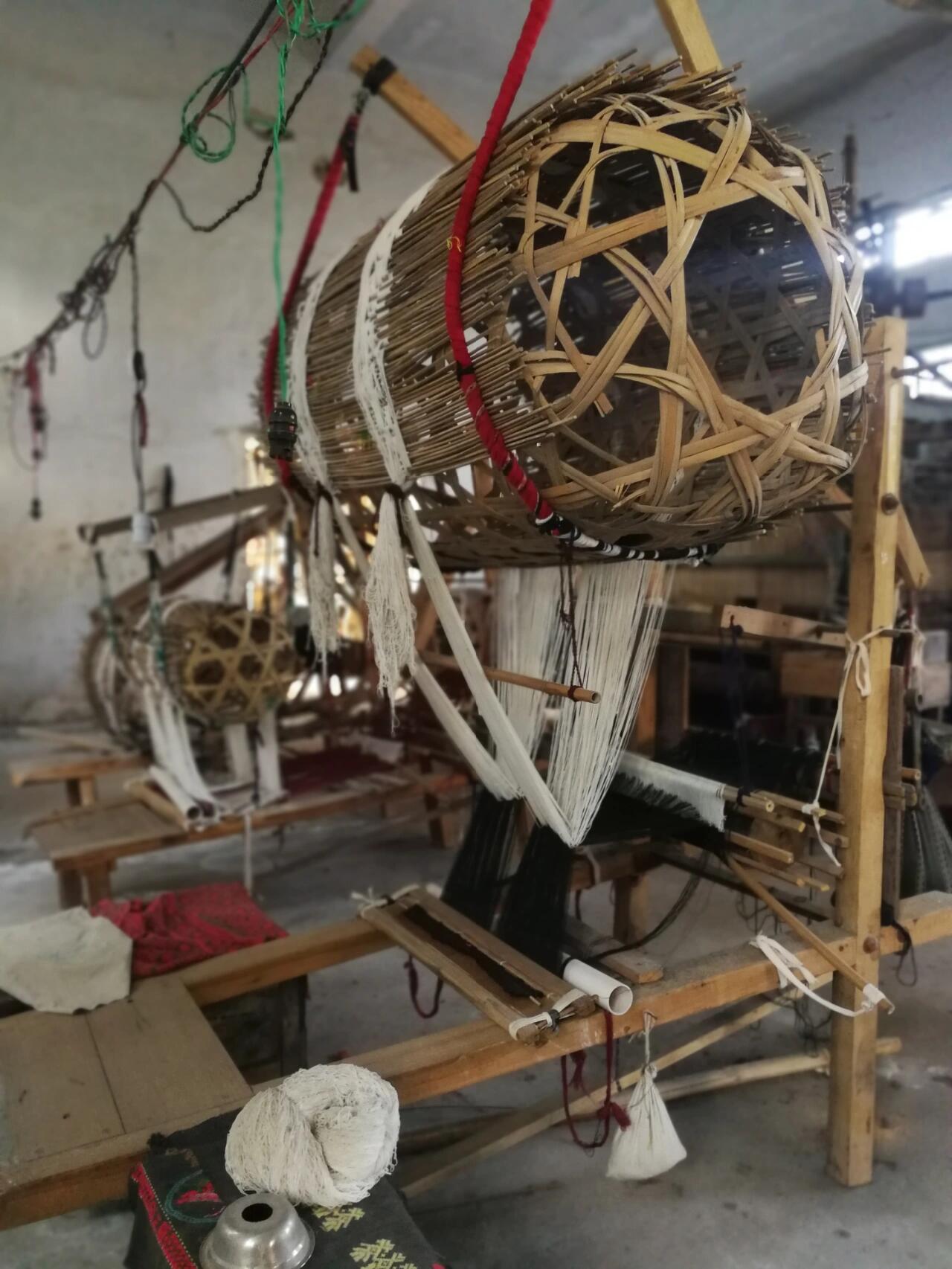 High-end Handcrafted Small Python Dragon Pattern Black Gold Chinese Zhuang Brocade Silk Cloth Scarf Tea Table Cloth