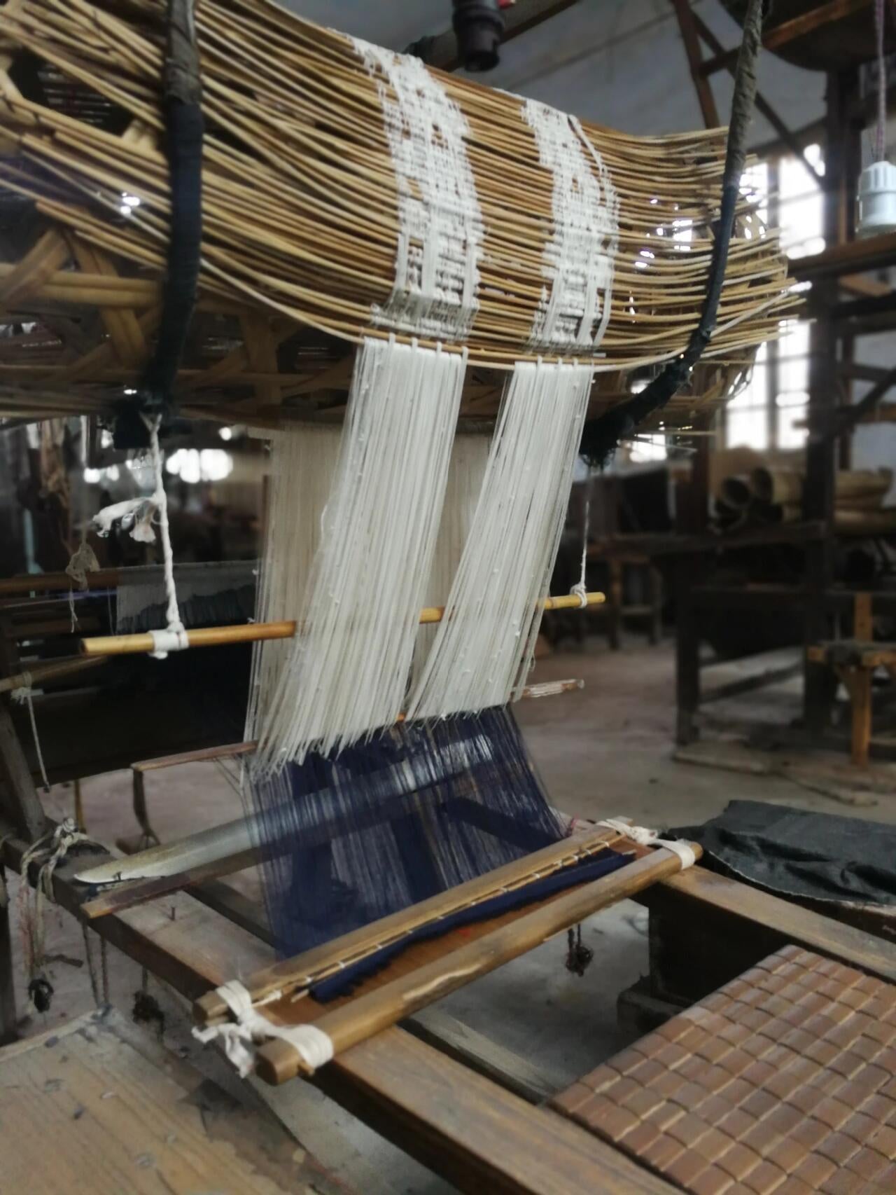 High-end Handcrafted Intertwined Vines Pattern Chinese Zhuang Brocade Silk Cloth Scarf Tea Table Cloth