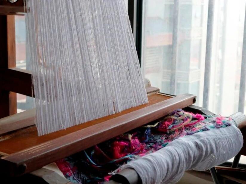 High-end Handcrafted Small Python Dargon Pattern Chinese Light Green White Zhuang Brocade Silk Cloth Scarf Tea Table Cloth