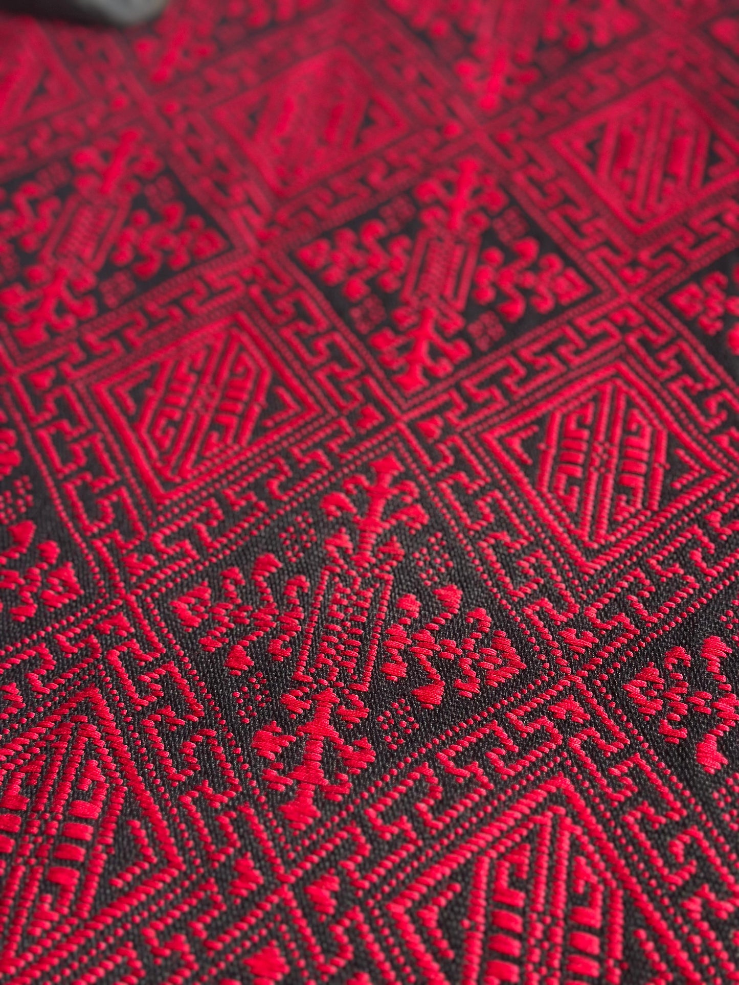 High-end Handcrafted Intertwined Vines Pattern Chinese Zhuang Brocade Silk Cloth Scarf Tea Table Cloth