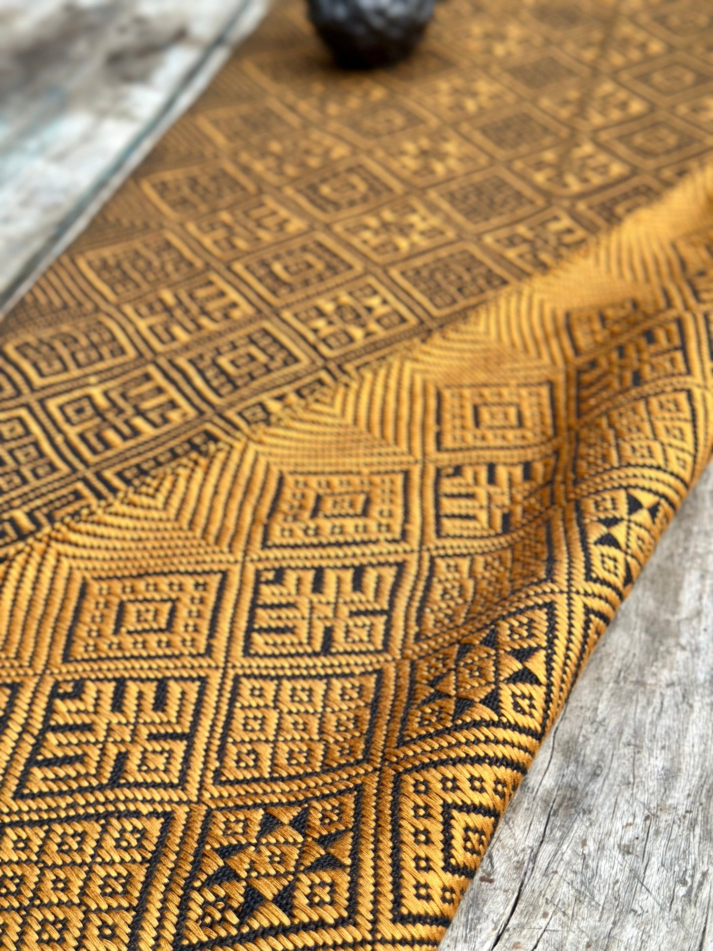High-end Handcrafted Swallow Pattern Chinese Black Gold Zhuang Brocade Silk Cloth Scarf Tea Table Cloth