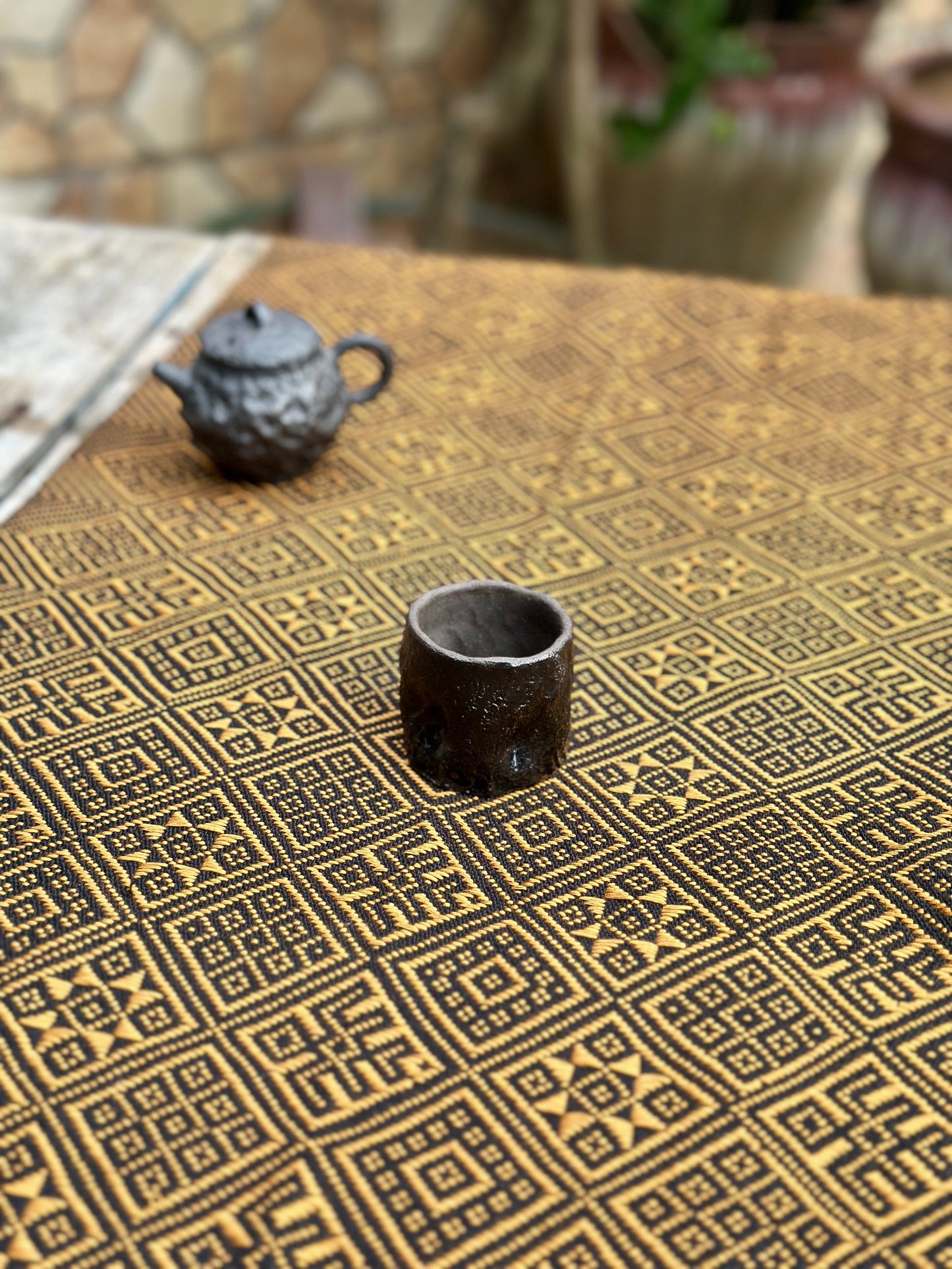 High-end Handcrafted Swallow Pattern Chinese Black Gold Zhuang Brocade Silk Cloth Scarf Tea Table Cloth