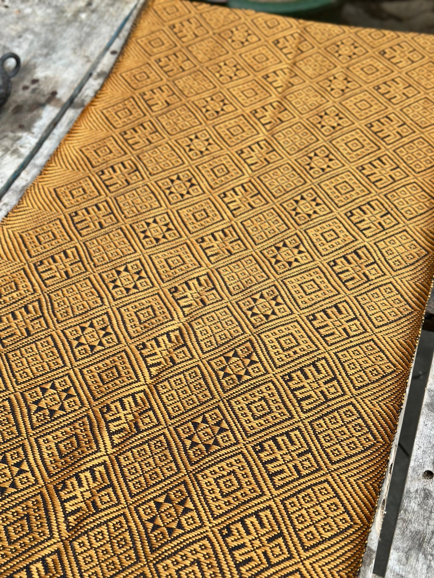 High-end Handcrafted Swallow Pattern Chinese Black Gold Zhuang Brocade Silk Cloth Scarf Tea Table Cloth