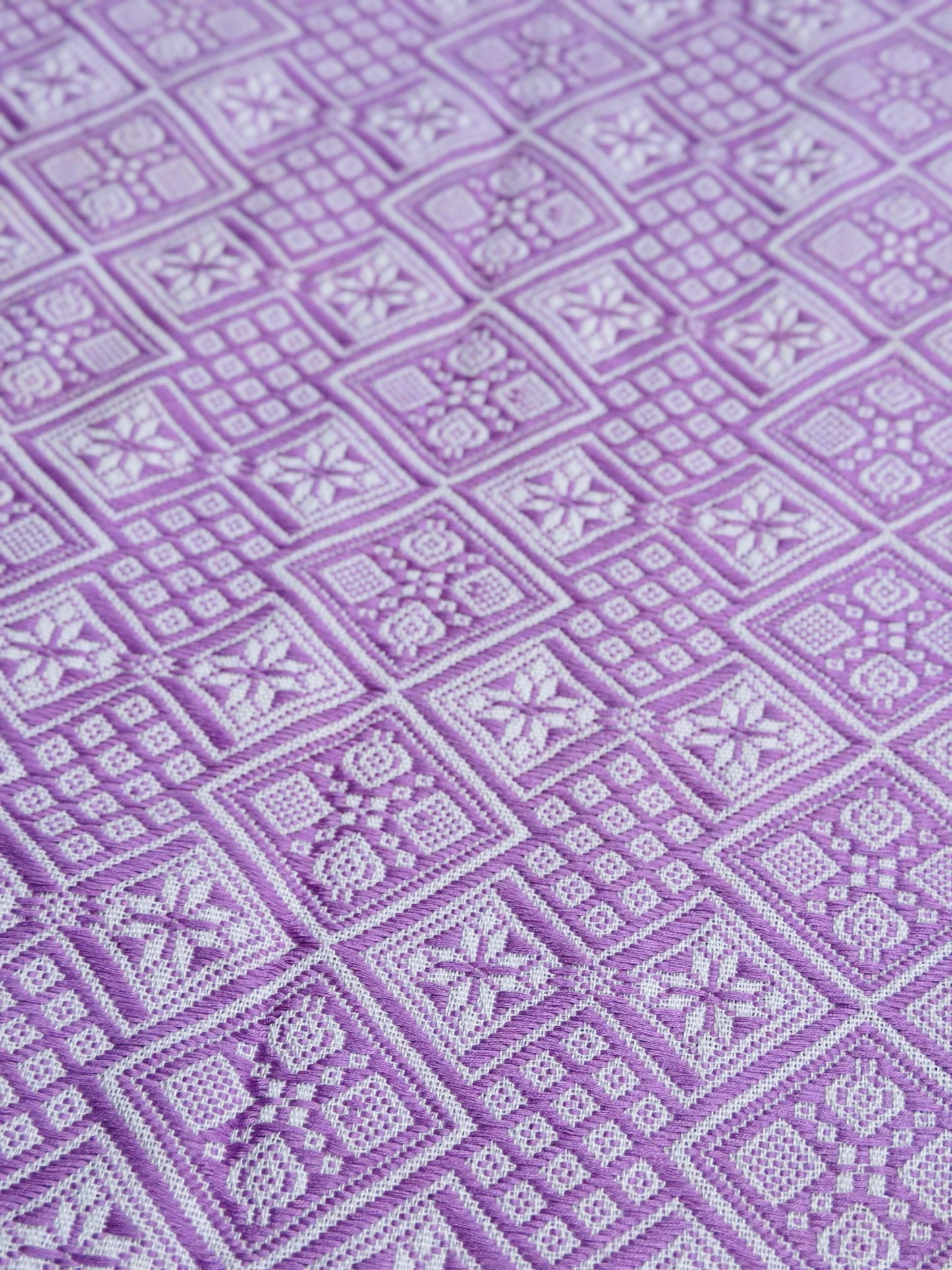 High-end Handcrafted  Pattern Chinese  Pattern Zhuang Brocade Silk Cloth Scarf Tea Table Cloth