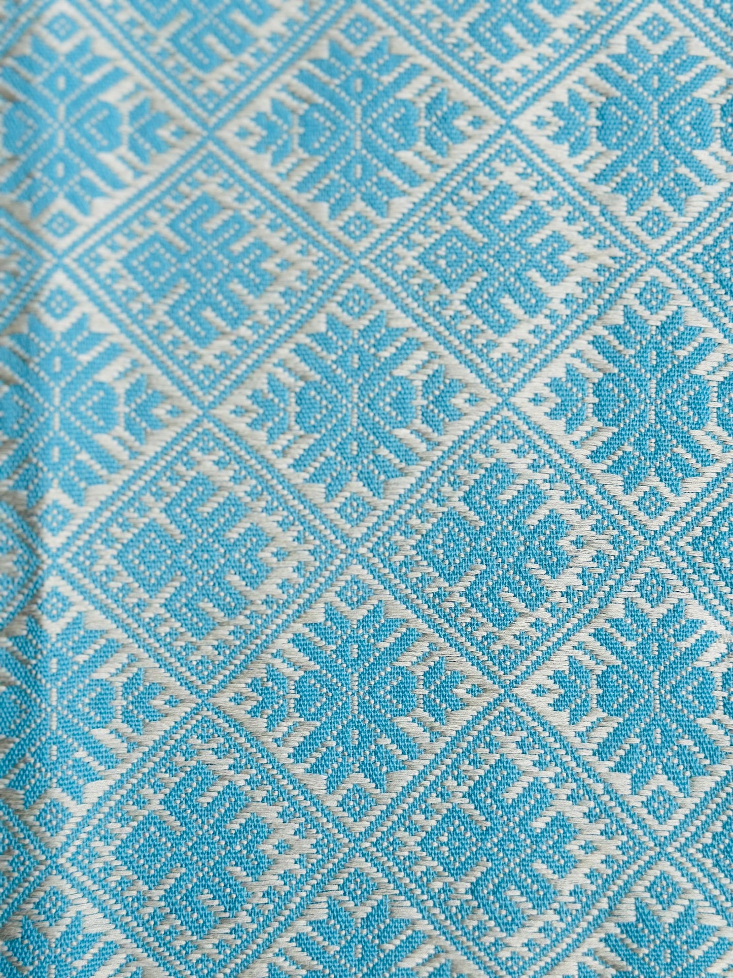 High-end Handcrafted Swallow Phoenix Flower Pattern Chinese Blue White Zhuang Brocade Silk Cloth Scarf Tea Table Cloth