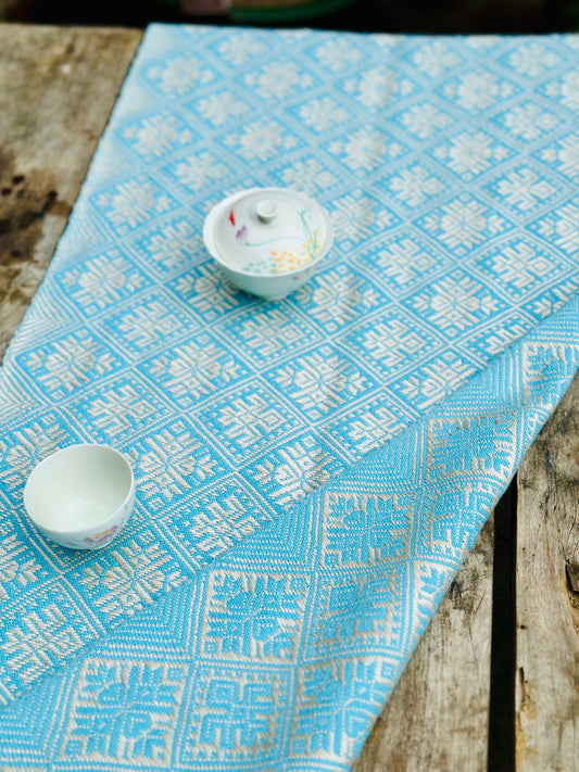 High-end Handcrafted Swallow Phoenix Flower Pattern Chinese Blue White Zhuang Brocade Silk Cloth Scarf Tea Table Cloth