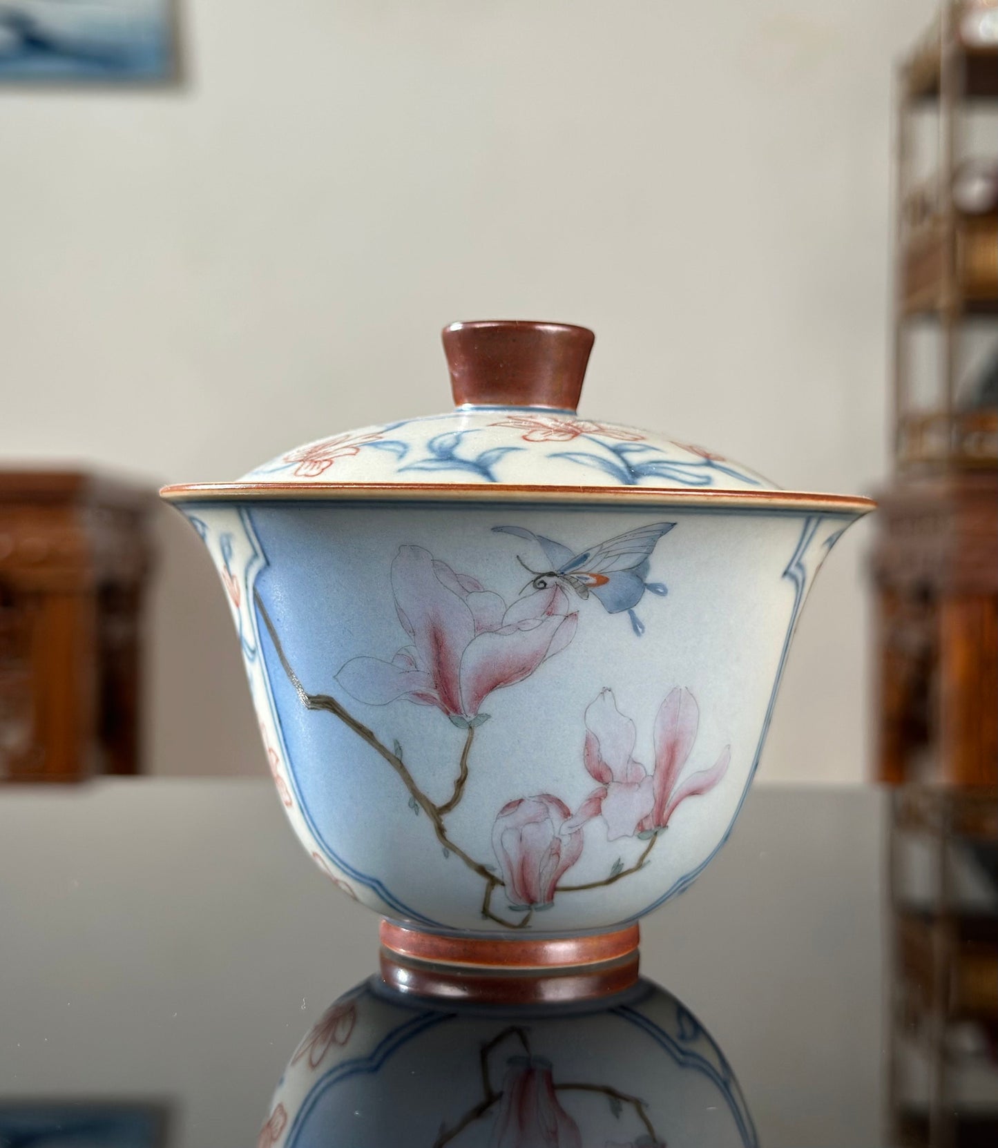 Handpainted Chinese High End Famille Rose Blue White Porcelain Gaiwan Flower and Butterfly Pattern Teapot