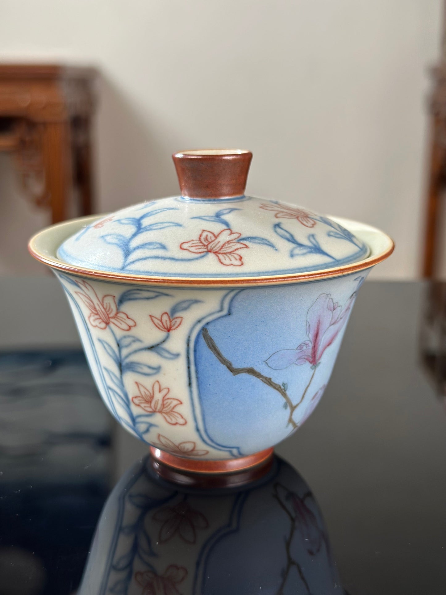 Handpainted Chinese High End Famille Rose Blue White Porcelain Gaiwan Flower and Butterfly Pattern Teapot