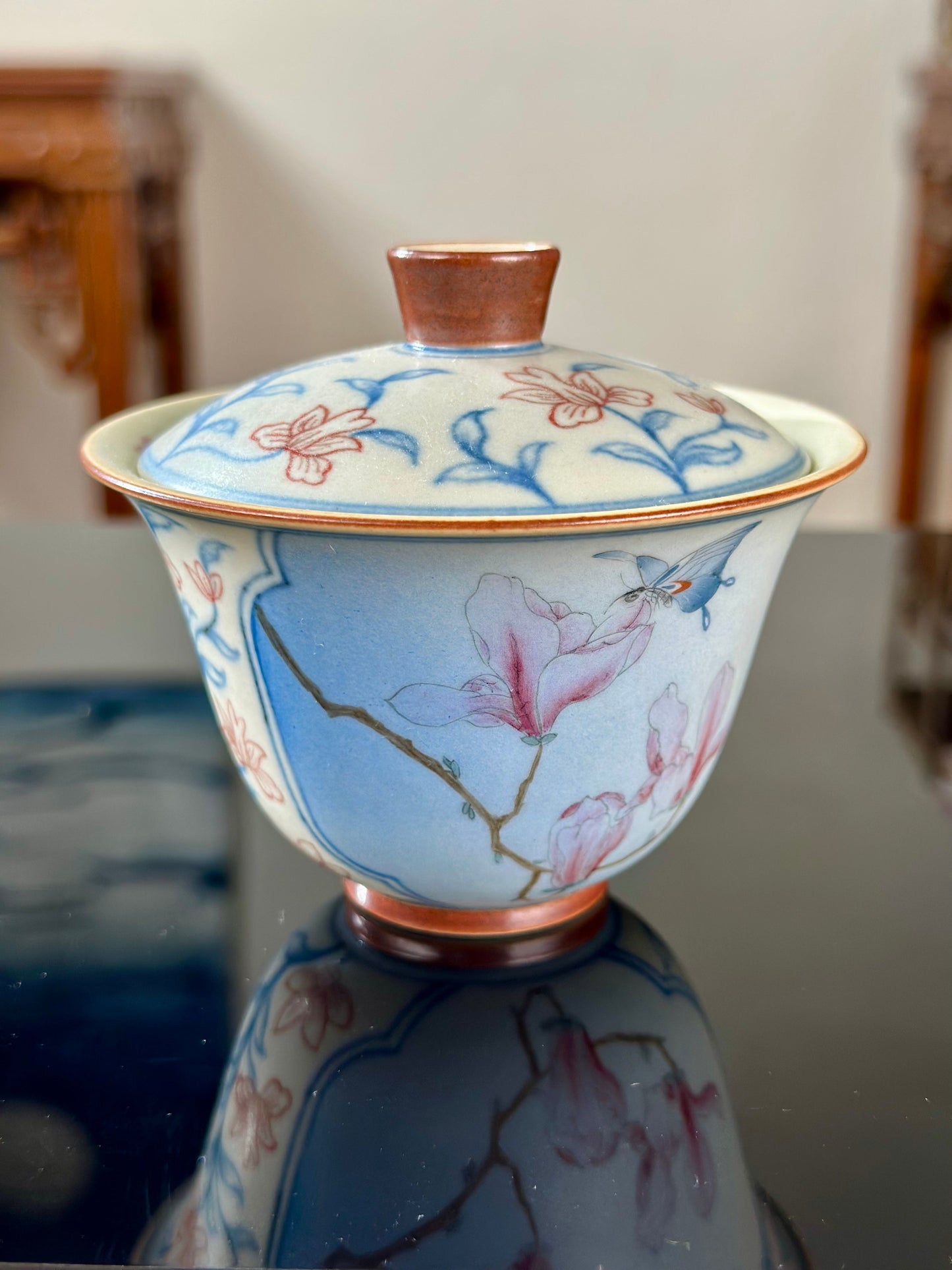 Handpainted Chinese High End Famille Rose Blue White Porcelain Gaiwan Flower and Butterfly Pattern Teapot