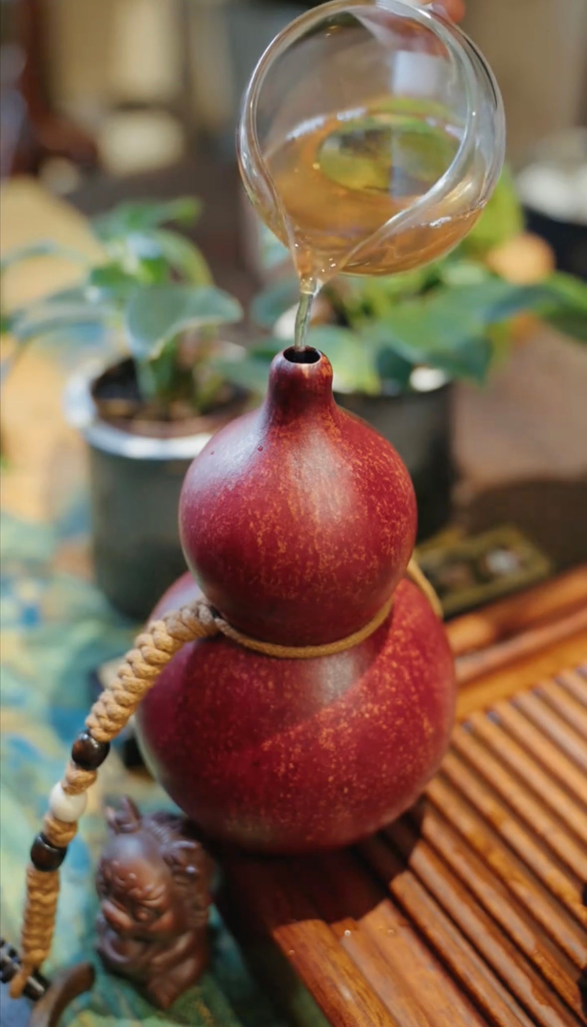 Hand dyed Golden Chinese Lacquerware Fengshui Ornament Hulu Natural Gourd Water Tea Container Classical Home Decor
