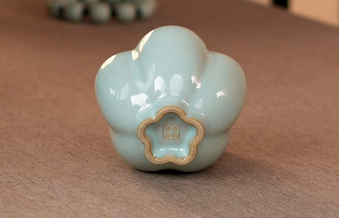 Handcrafted Chinese High-class Ru Porcelain Ruyao Flowere Shape Ru Ware Classic Teacup
