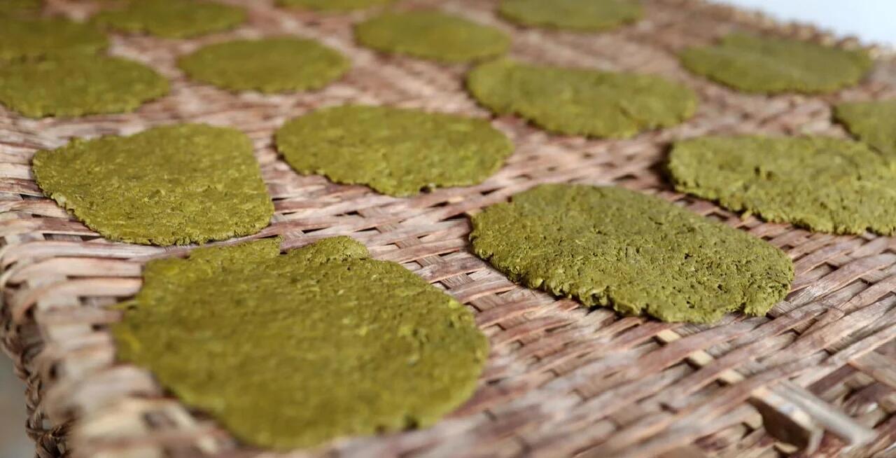 Chinese Yunnan De'ang Minority Traditional Sour Tea Fermented Acid Tea