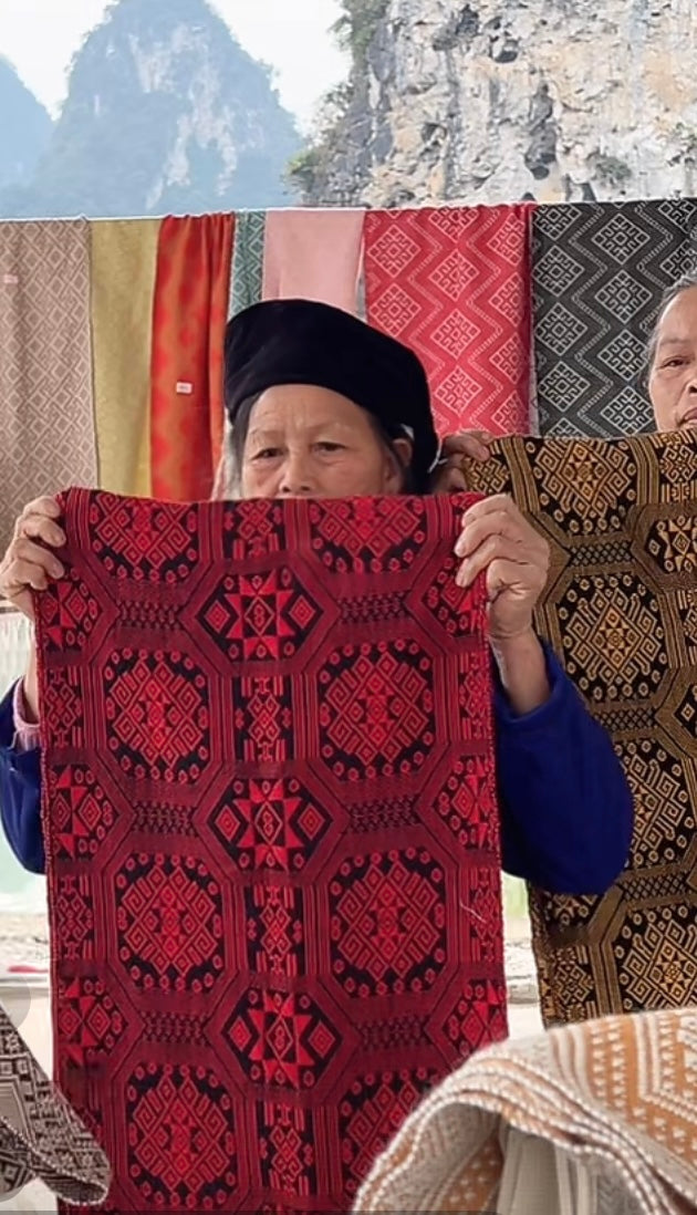 High-end Handcrafted Intertwined Vines Pattern Chinese Zhuang Brocade Silk Cloth Scarf Tea Table Cloth