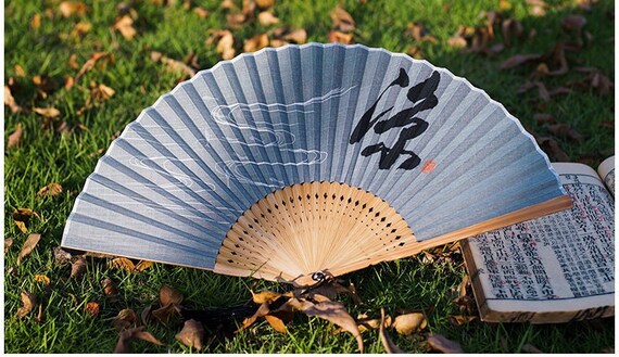 This is a bamboo cotton linen folding fan