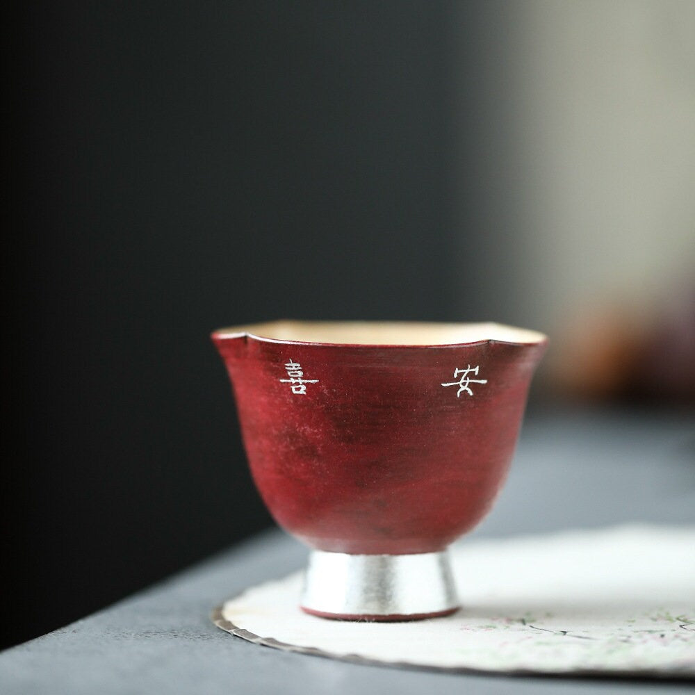 This is a pottery teacup.This is a gilted silver teacup