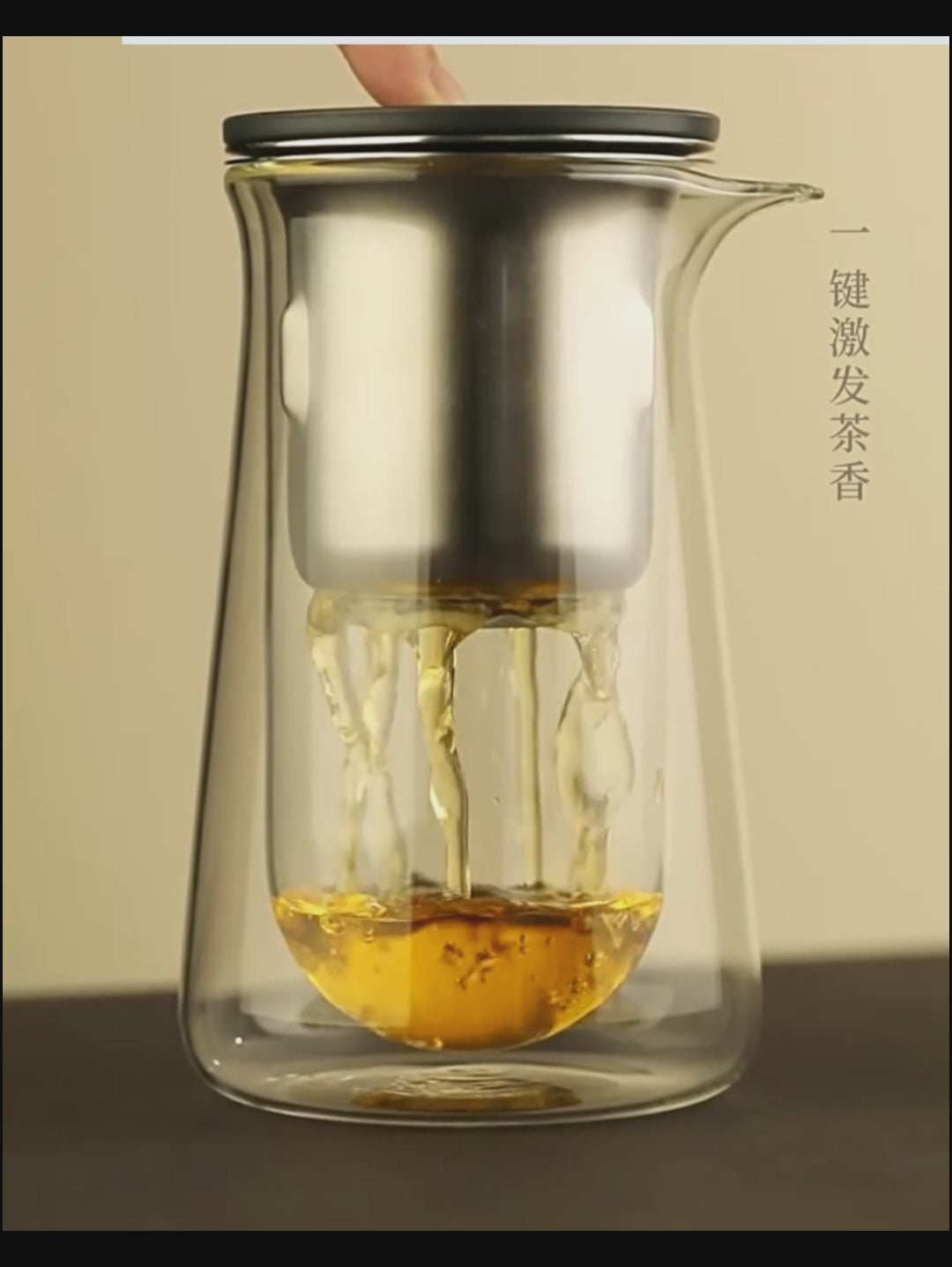 This is high borosilicate glass teapot.this is a magnetic teapot